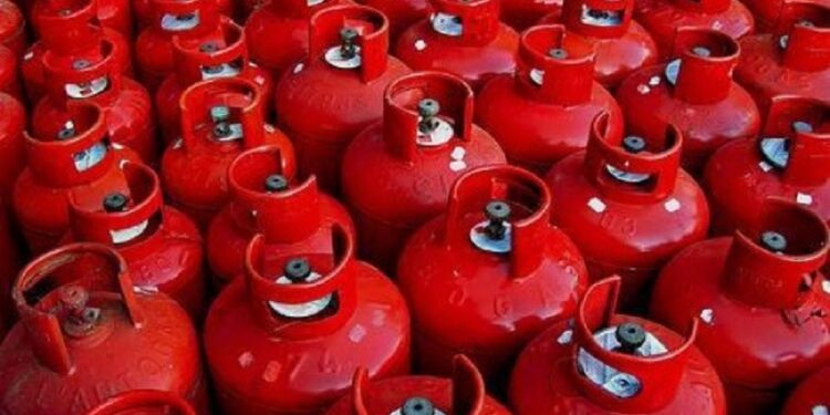 PAC directs govt to restrict sale of 50 kg and 450 kg gas cylinders