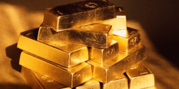 Gold price rises by Rs 500 per tola, reaches all-time high