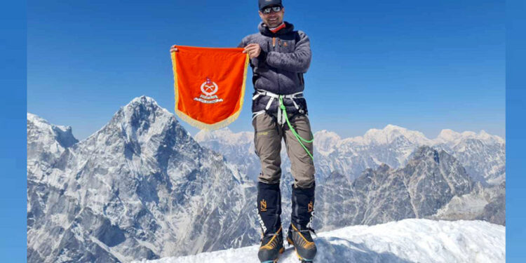 APF Police Inspector Paudel scales Everest
